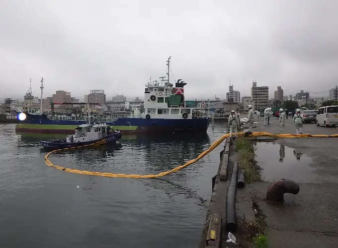 油流出除去作業（晴海）